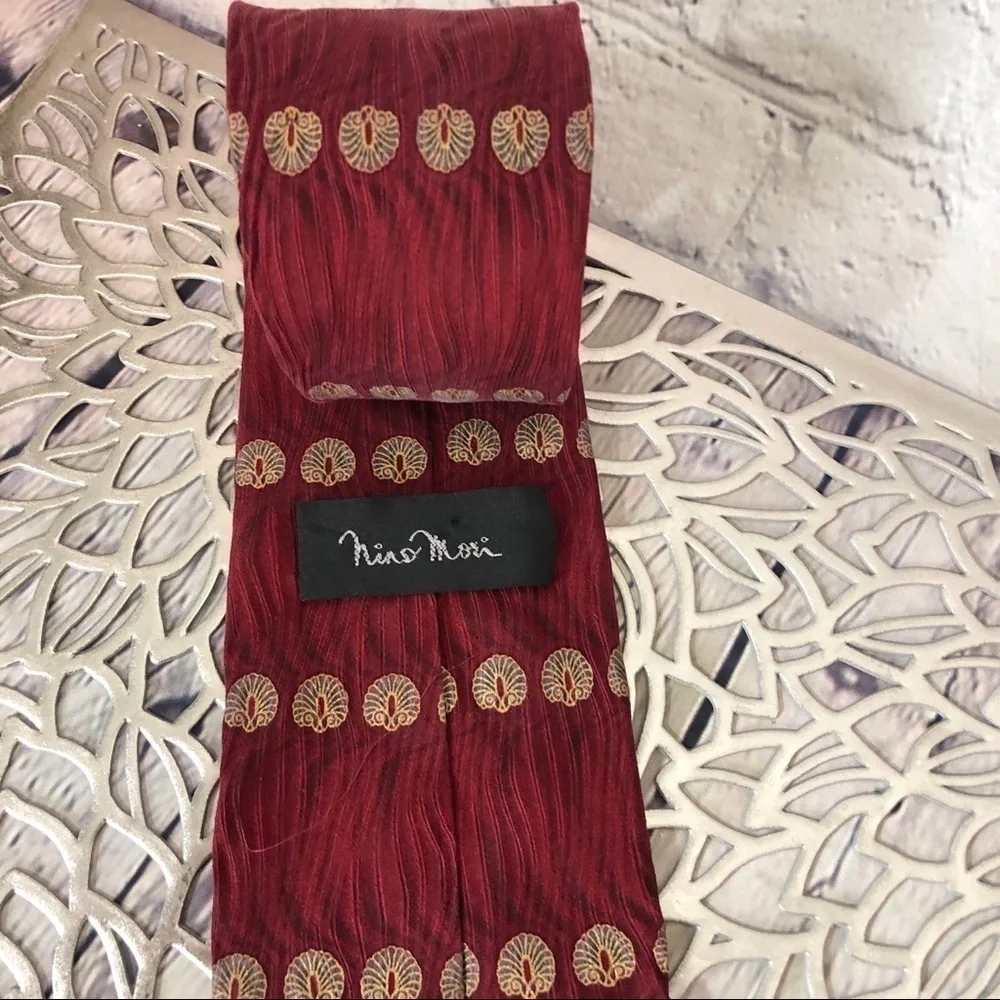 Red and Tan Seashells Design Dress Men Tie